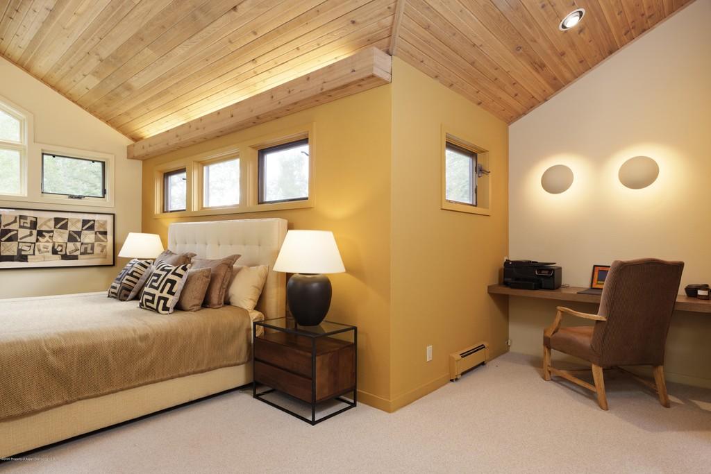 hlavná spálňa s pracovným priestorom
