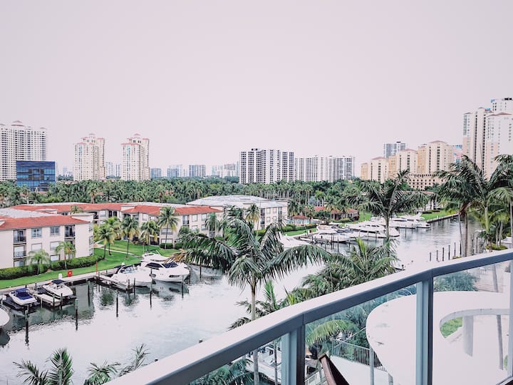 Waterfront Chic Loft Apartment - Aventura, Fl - Aventura, FL