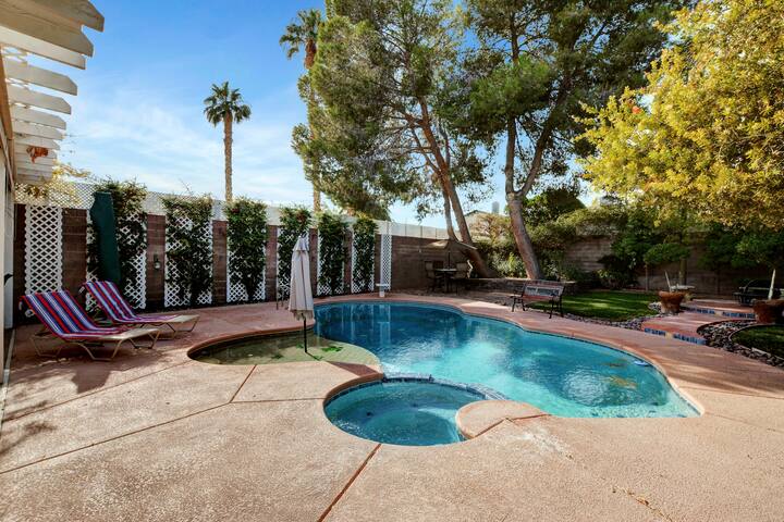 ELEGANT HOME CLOSE TO LV STRIP (up to 7 guests) gallery image 2