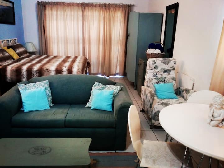 Serenity 36 Df Strauss Kleinmond - Kleinmond