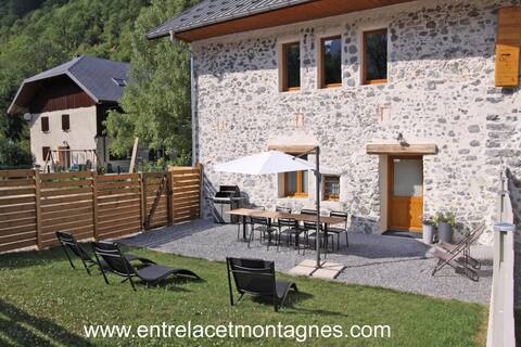 BETWEEN LAKE and MOUNTAINS: Côté Bauges 12 people