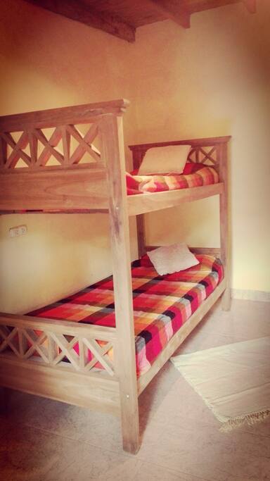 Dormitorio con camas cuchetas para 4 huespedes