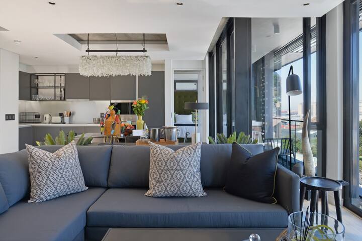 The 180° Deluxe Penthouse and No Loadshedding gallery image 2