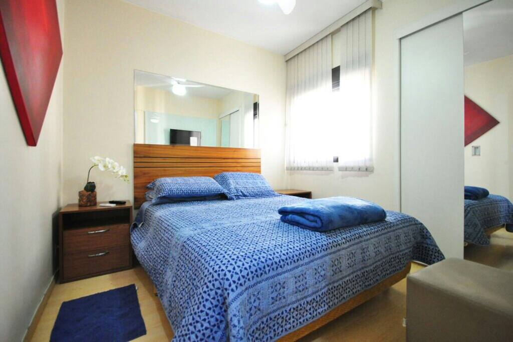 Detalhe em tela vermelha aquecendo ambiente
- vista do closet