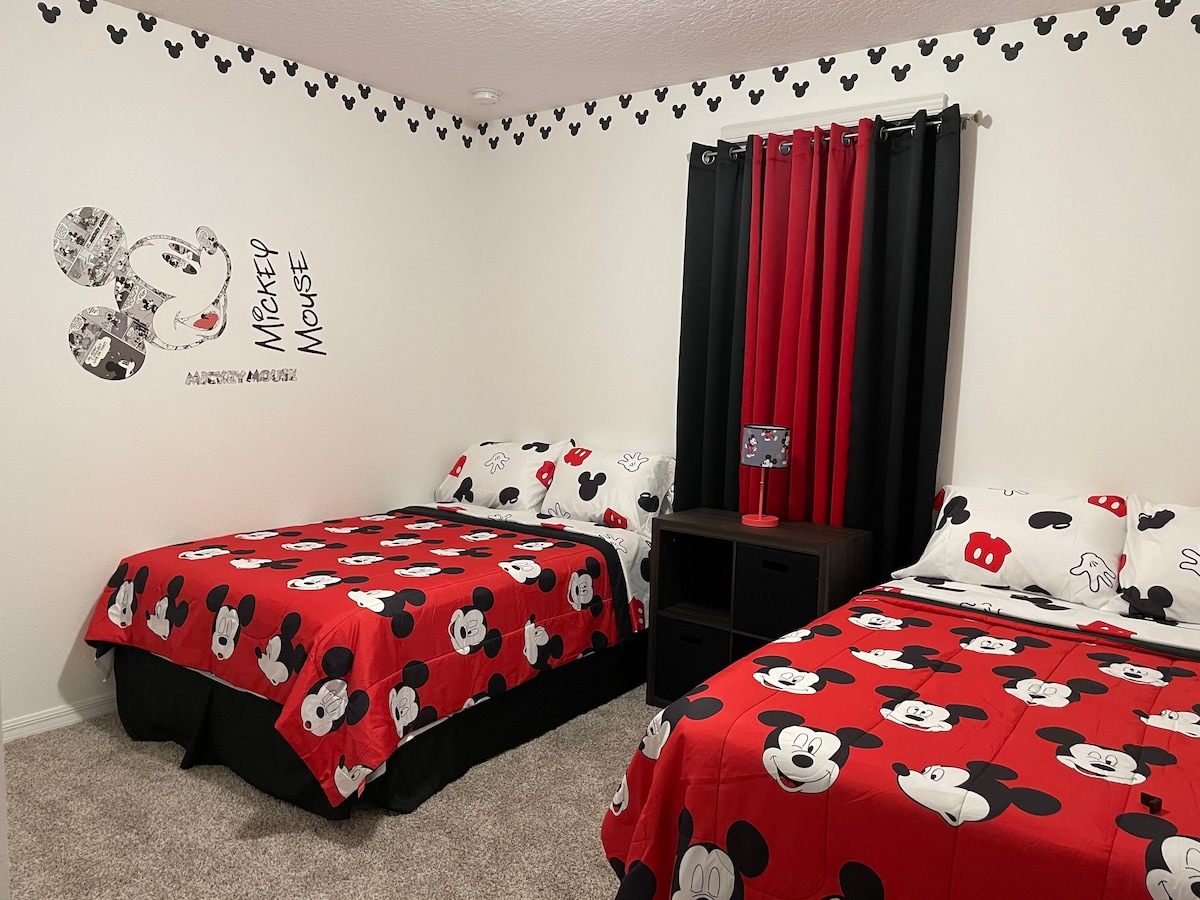 غرفة نوم ميكي