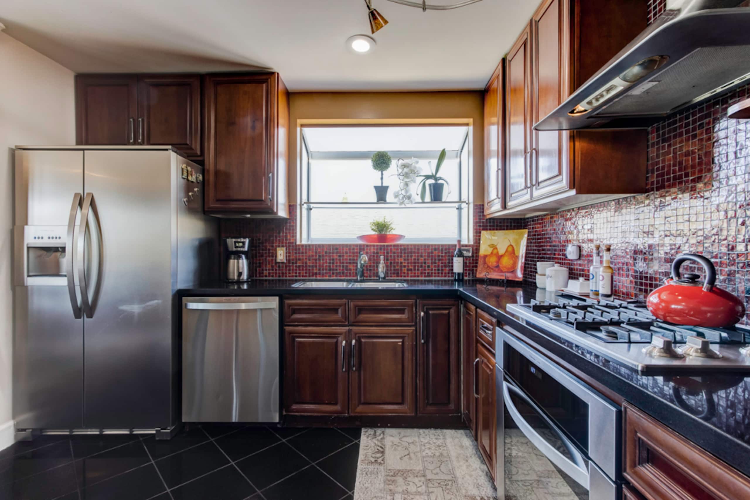 Home in Daly City · ★4.89 · 3 bedrooms · 3 beds · 2 baths - Image 6