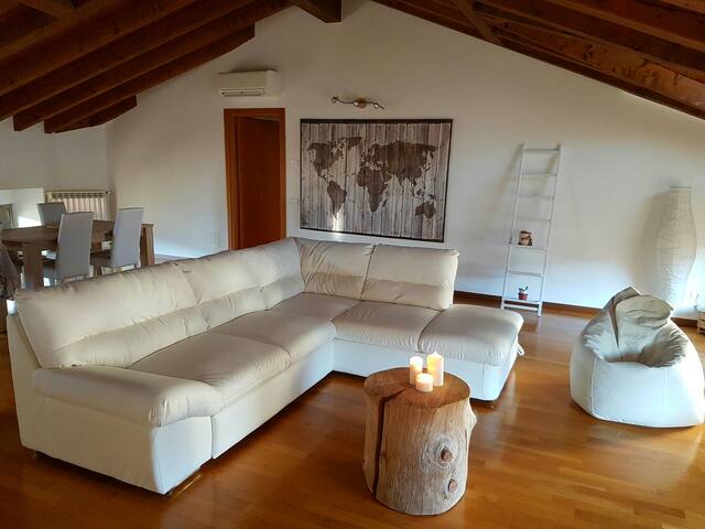 Donizetti Royal Attic Apartment 6 pax gallery image 3