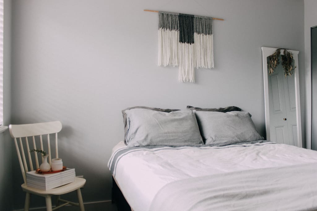 minimal and neutral decor