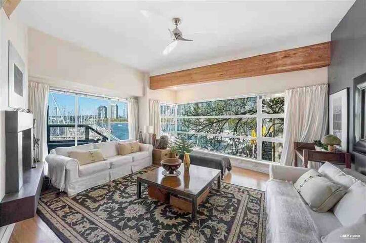 VancouverWaterfront living 1480sf (townhouse)