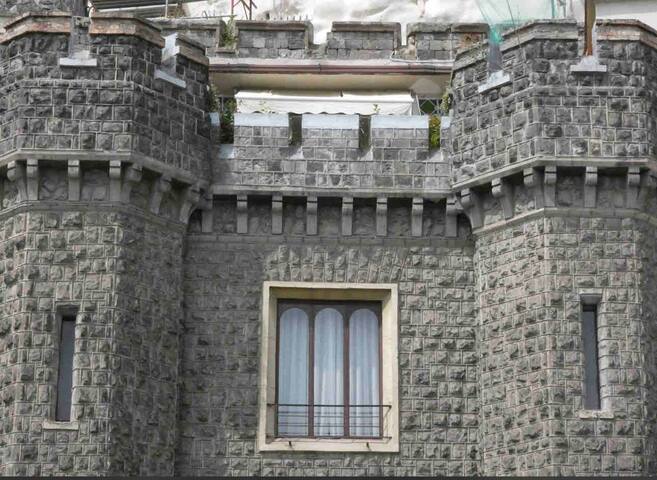 Central apt in a castle tower gallery image 2