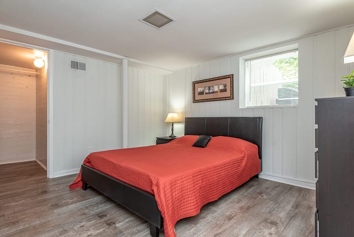 Საძინებელი #5 Queen უკანა პატიოზე წვდომით - სარდაფის დასრულებული დონე