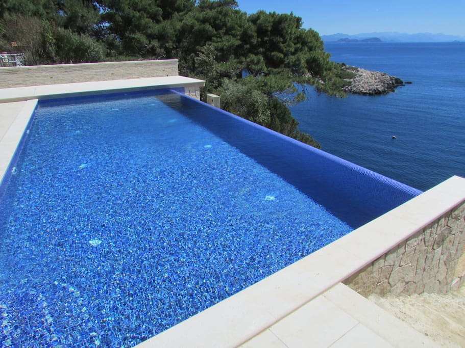 Swimming pool with sea view