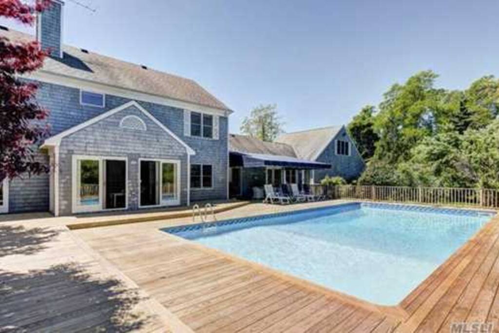 Deck pool