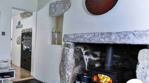 Popular Airbnb listing: Sea views designer cottage & shepherds hut/garden! in Penzance