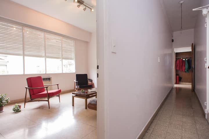 Quarto privativo em apartamento de 1930 em Palermo