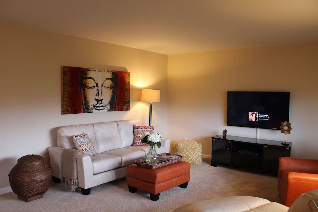 Living Room w/55" Smart TV