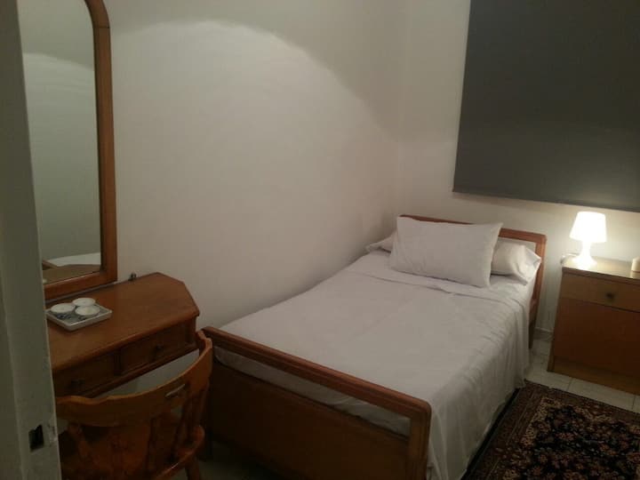 חדר שינה רביעי - מיטת יחיד