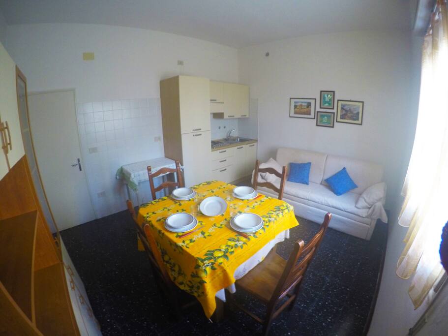 cucina con divano letto