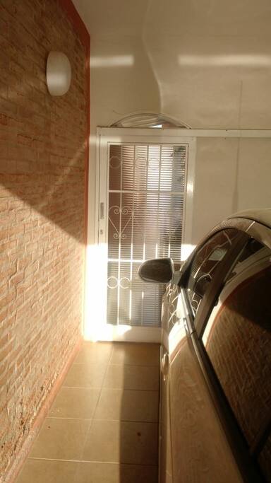 Private entrance/entrada ondividualizada