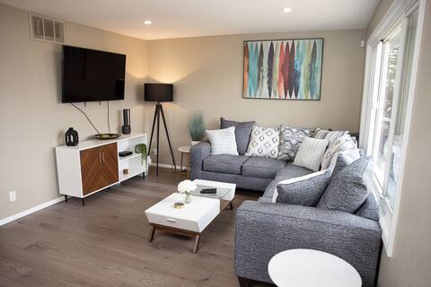The Berkeley-Beautiful Modern Home near ASU