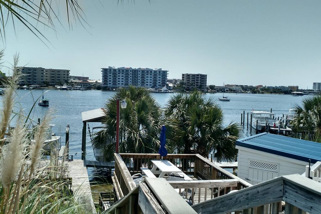Destin Harbor, Boat Dock, Picnic Table Area