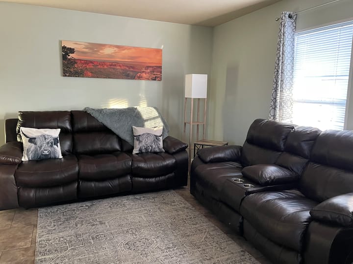 Cozy 3 Bedroom Home.  Close To It All! - Grand Junction, CO