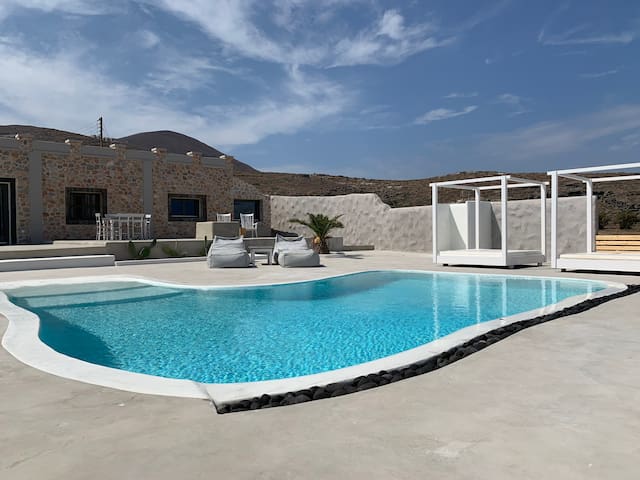 Villa Beltramo Santorini private pool villa