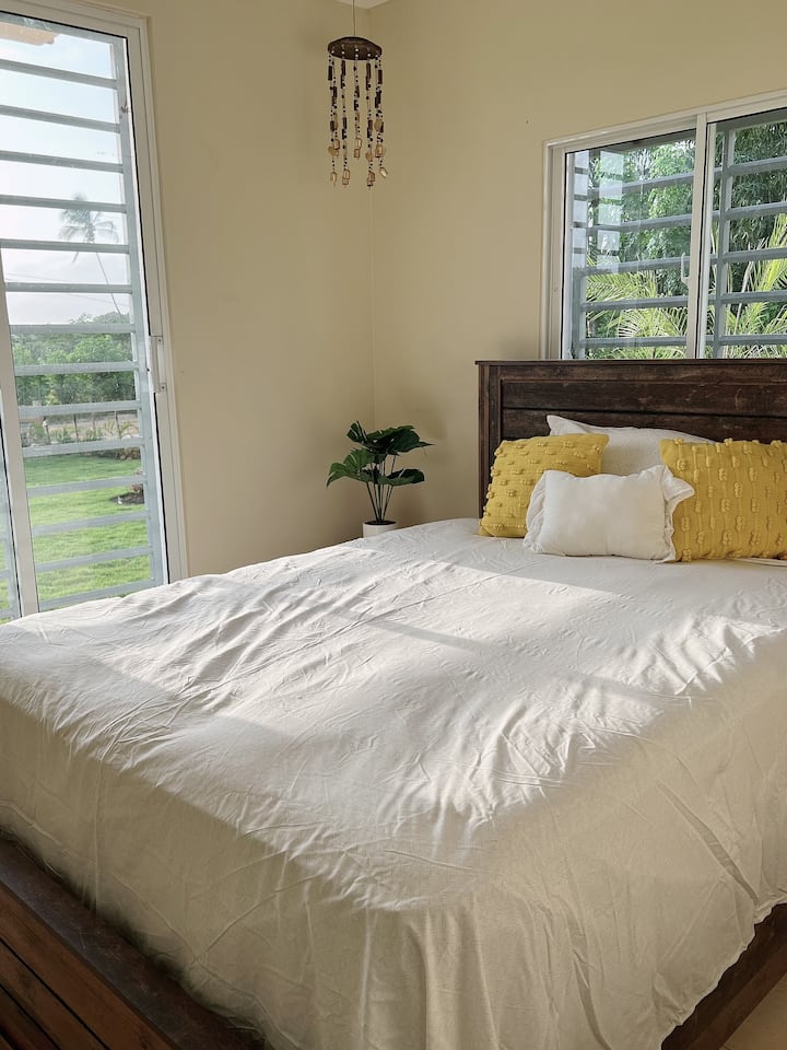 Მეორე საძინებელი საწოლით და კონდიციონერით 