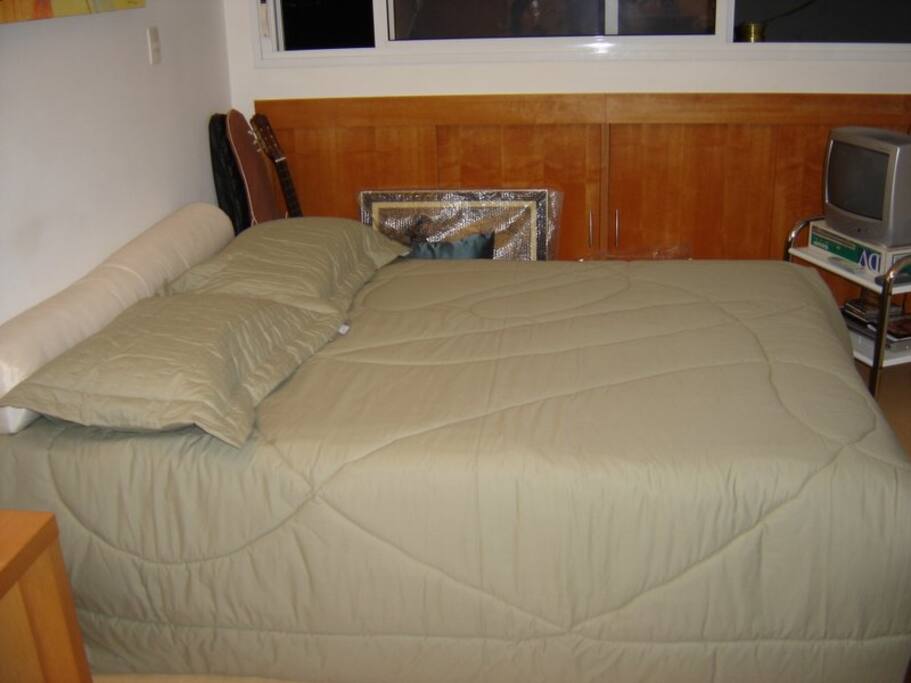 Minha cama.
Eu tenho um colchão extra para receber amigos!