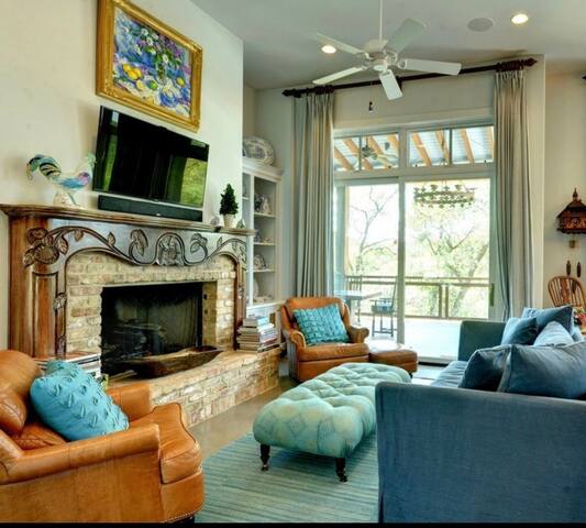 6000sf Home Sleeps 20+ Guests gallery image 3