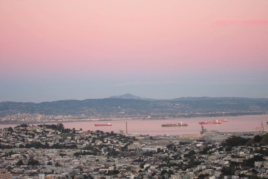 Watch the massive cargo ships arrive at the port of Oakland