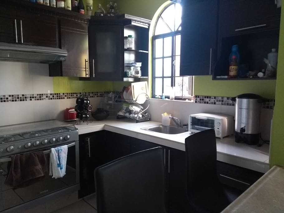 Una cocina donde pueden disponer de todo lo que hay