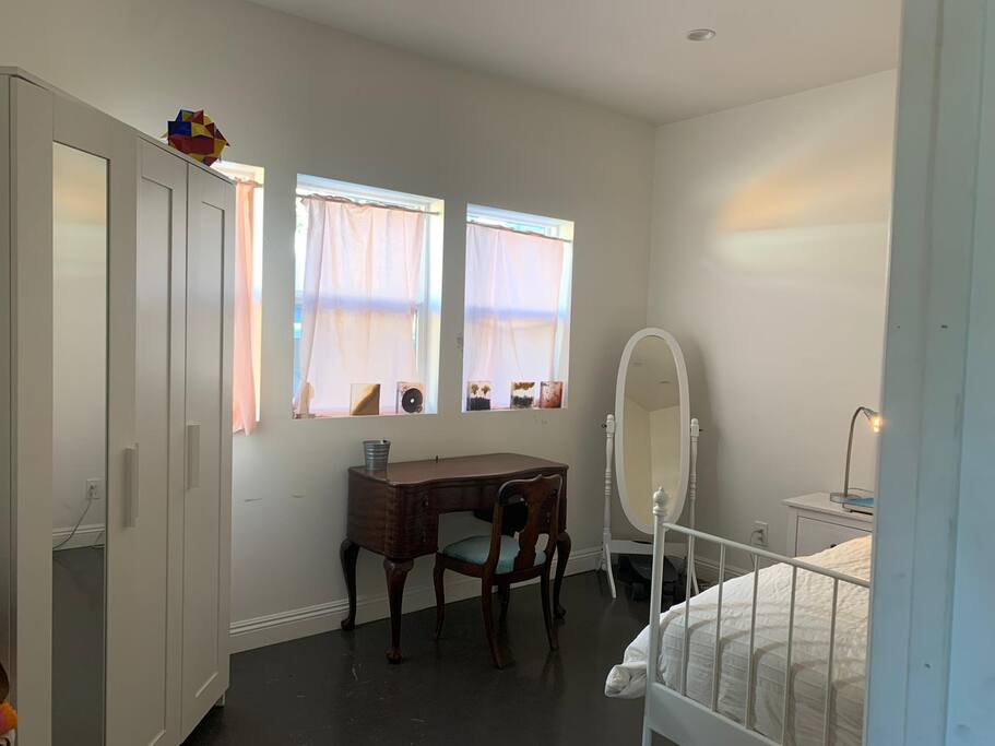 Less is More - Clean and basic new room! - 로스앤젤레스의 타운하우스에서 살아보기, 캘리포니아, 미국