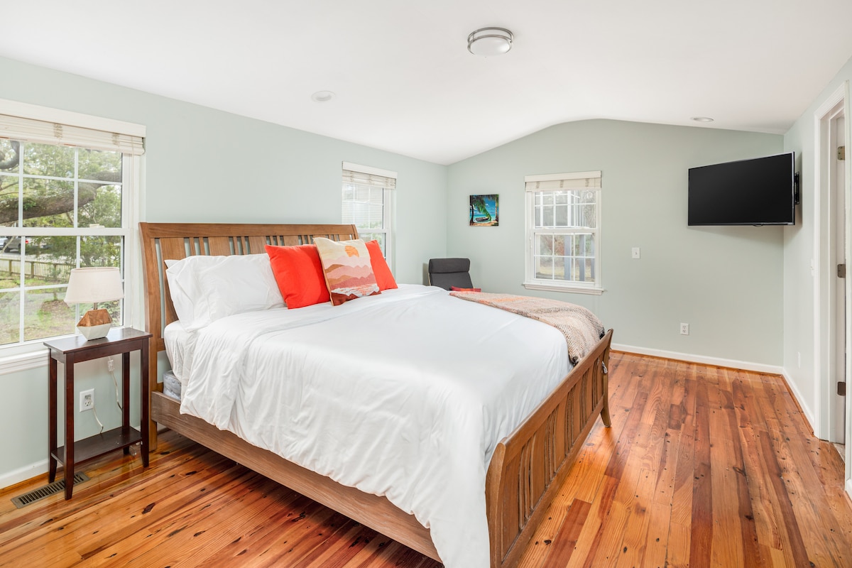 Master suite with California King and 43" TV with xfinity and Roku.  