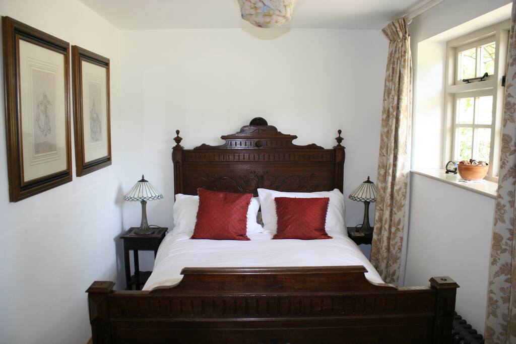 Small double ensuite