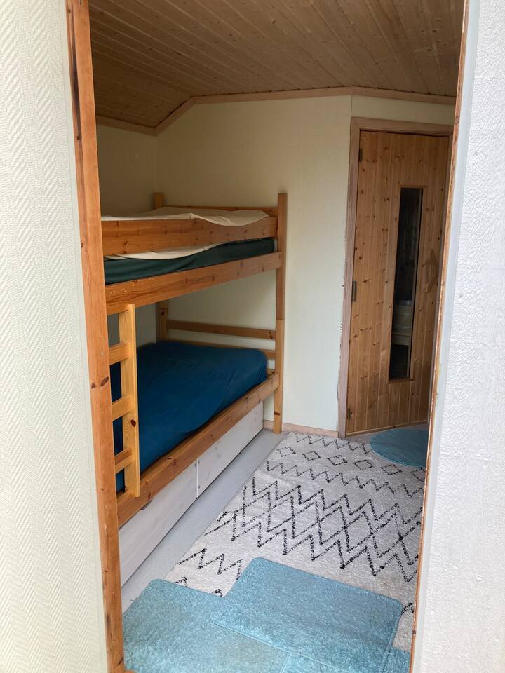 Lillstuga พร้อมเตียงสองชั้นและซาวน่า