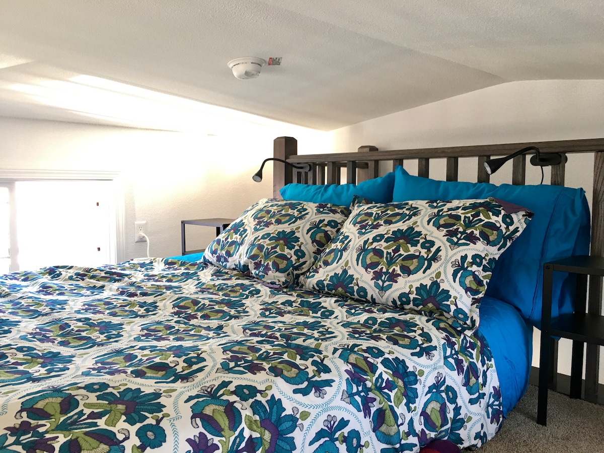 The loft has a brand new Sleep Number queen bed for your enjoy. 