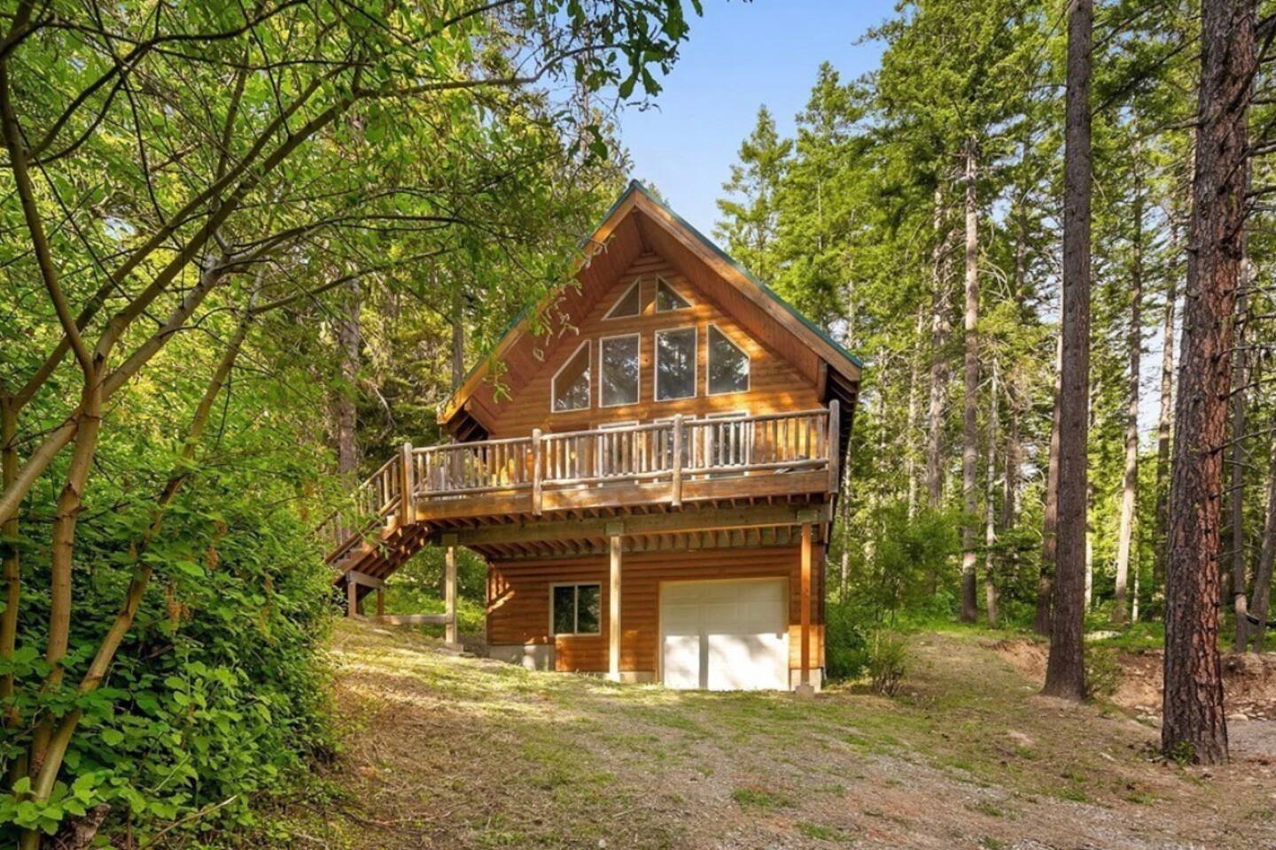 Cabin near Lake Cle Elum. 2BR + Loft Cabins for Rent in Ronald