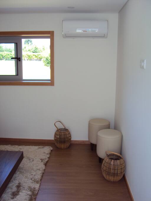 Climatisation + 2 poufs