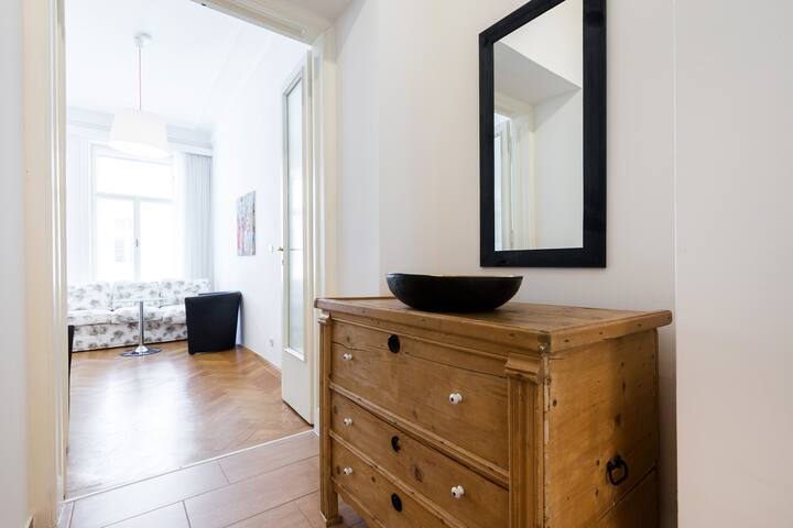 Elegant living 2+2+2, historic building, renovated gallery image 2