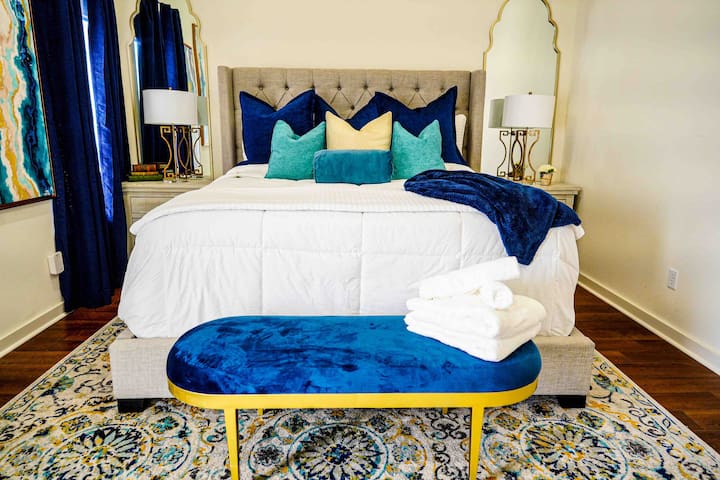 Luxe 3BR w/ fenced parking 2 miles to French Qtr