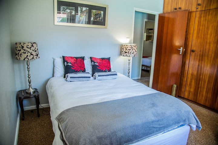 חדר שינה 4
1 x מיטה זוגית