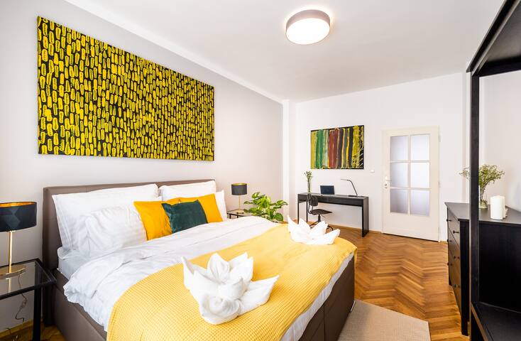 4BR+2BATH Prague AUTHENTIC at Historical center gallery image 3