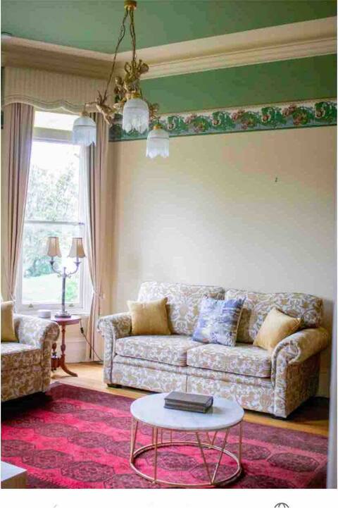 Luxury, Waterfront house, Inner city location!