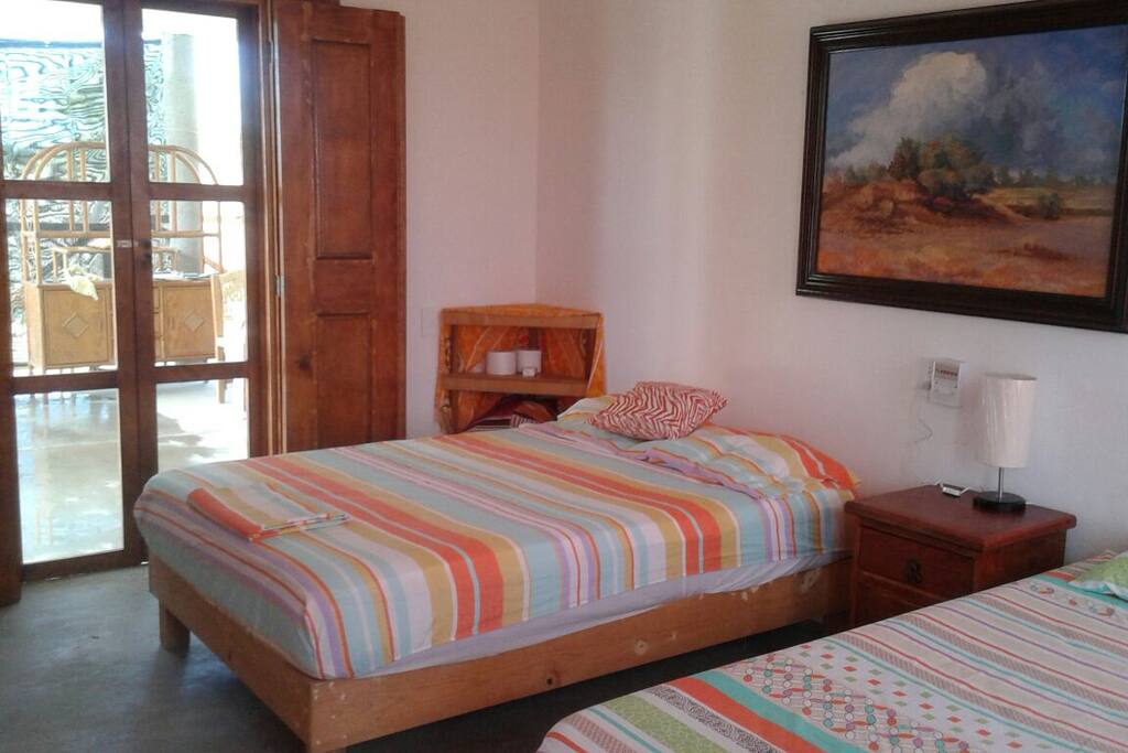 Puertas y ventanas con mosquitero y ventilador de techo en todas las habitaciones