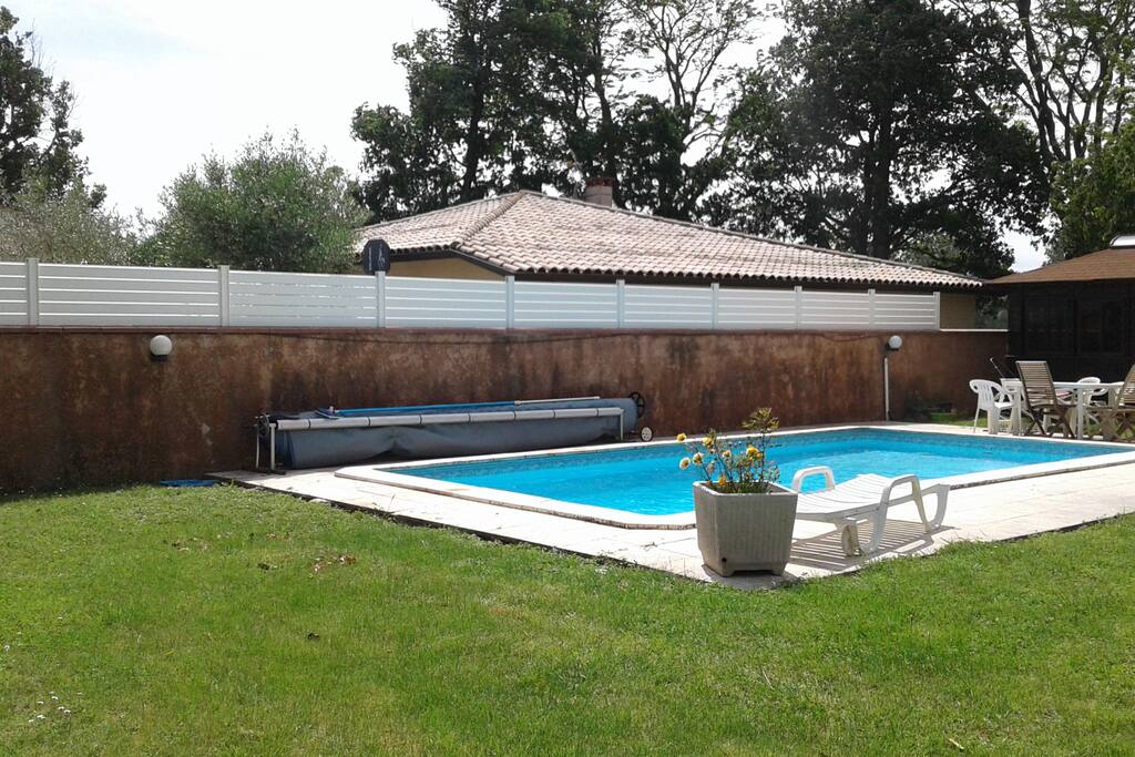 Profitez de la piscine et du jardin