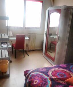 Chambre privée chez l'habitant