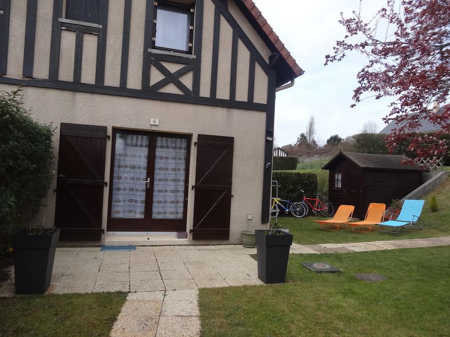 Cottage vu du jardin "du bas"