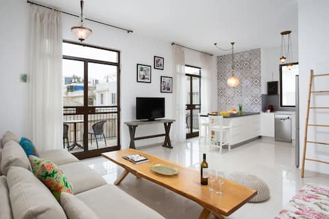 Modern 2Bbr beach side by HolyGuest
