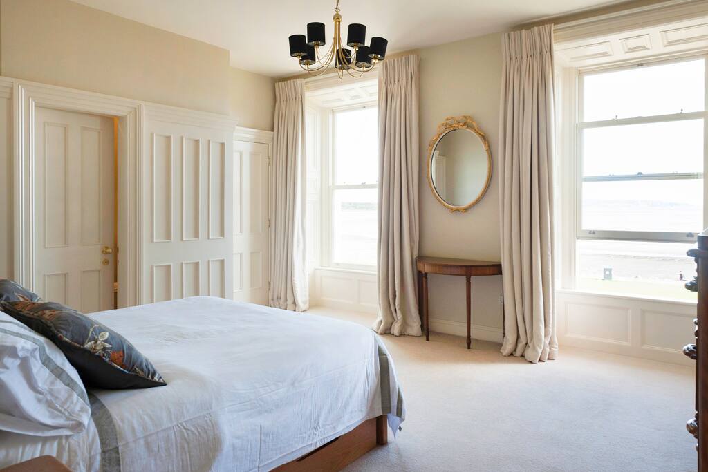Sea views from the bed!
